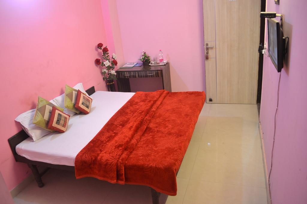 Yatri Guest House Yeni Delhi Dış mekan fotoğraf